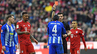 Von Referee Harm Osmers des Feldes verwiesen: der Berliner Karim Rekik © 2019 Getty Images