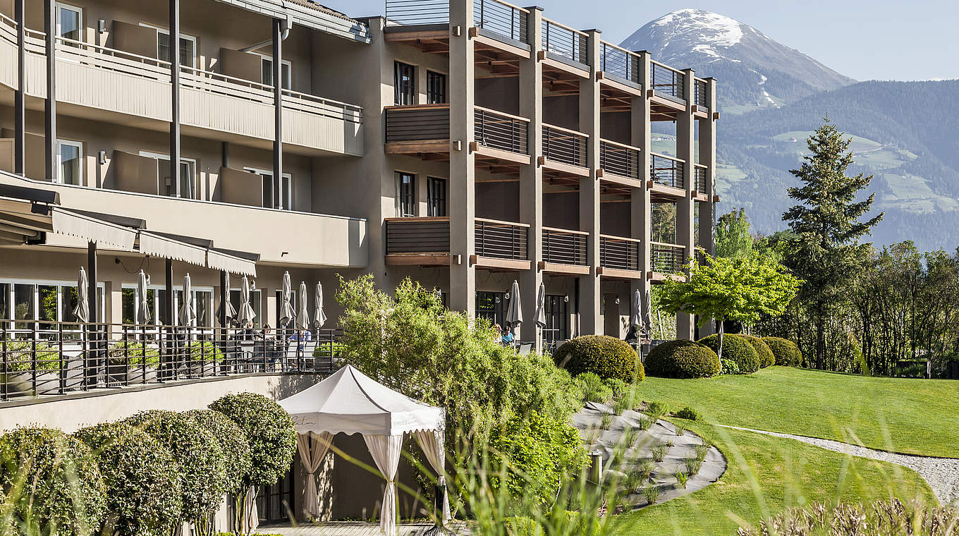 Die U 21-Nationalmannschaft bereitet sich in Südtirol auf die EM 2019 in Italien und San Marino vor. Sehen Sie die Bilder vom Hotel Seehof und der Umgebung. © Hotel Seehof