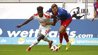 Spielen mit um den Aufstieg: Halle mit Manu (l.) und Uerdingen mit Großkreutz © GettyImages