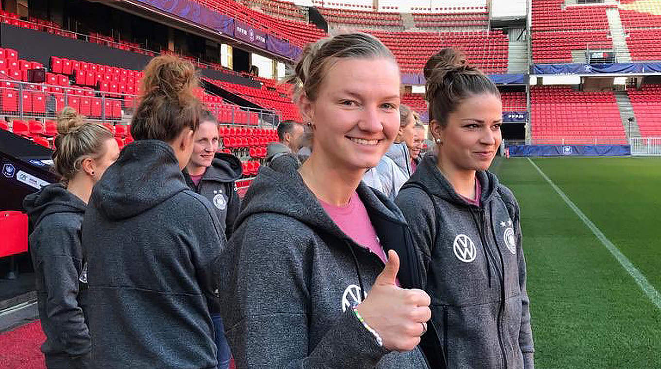 Alex Popp on her new role: "I'm a link between the coaching team and the players." © 
