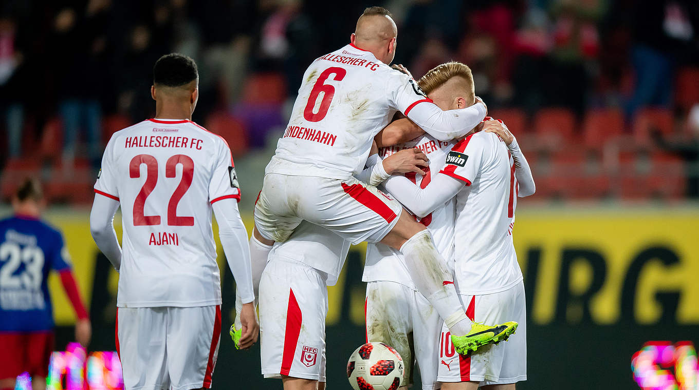 Einfach nur "wow": Der Hallesche FC feiert gegen Uerdingen einen klaren 4:0-Heimsieg © 2019 Getty Images