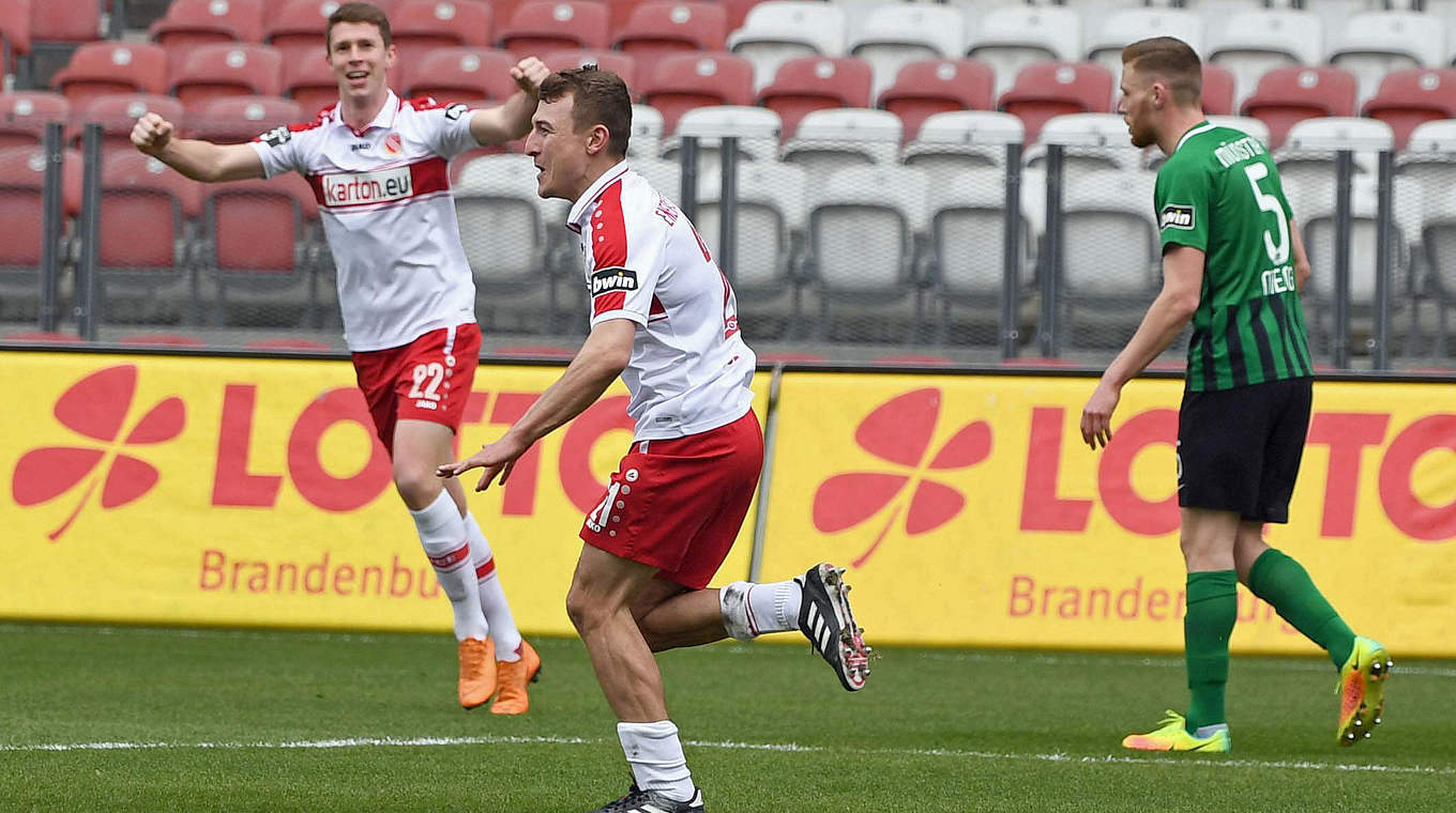 Erleichterung in der Lausitz: Nach sechs sieglosen Spielen jubelt Cottbus wieder © imago images / Matthias Koch