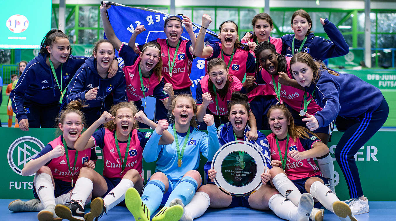 Nicht zu schlagen: Der Hamburger SV gewinnt in Wuppertal   © 2019 Getty Images