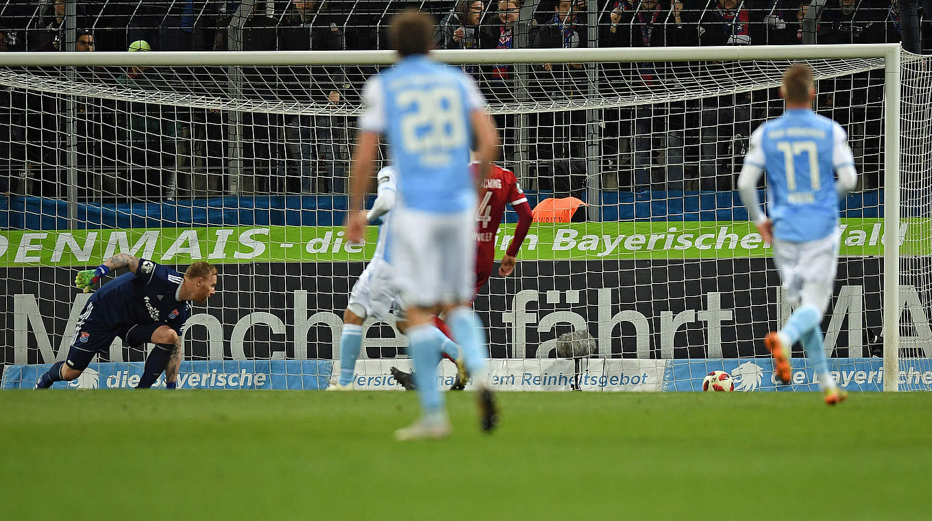 Treffer zum Derbysieg: Der TSV 1860 gewinnt durch ein Tor von Nico Karger (verdeckt) © 2019 Getty Images