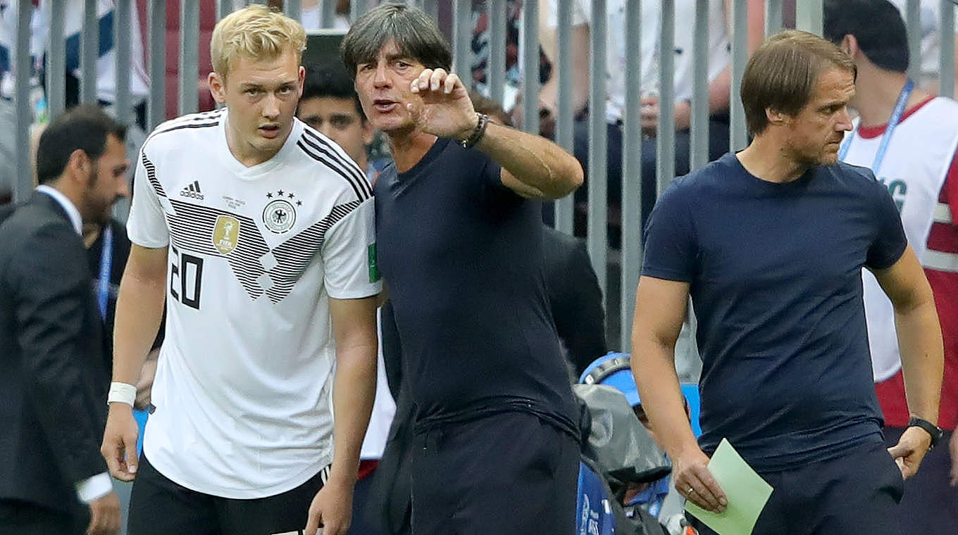 Julian Brandt (l.) with Joachim Löw. © 