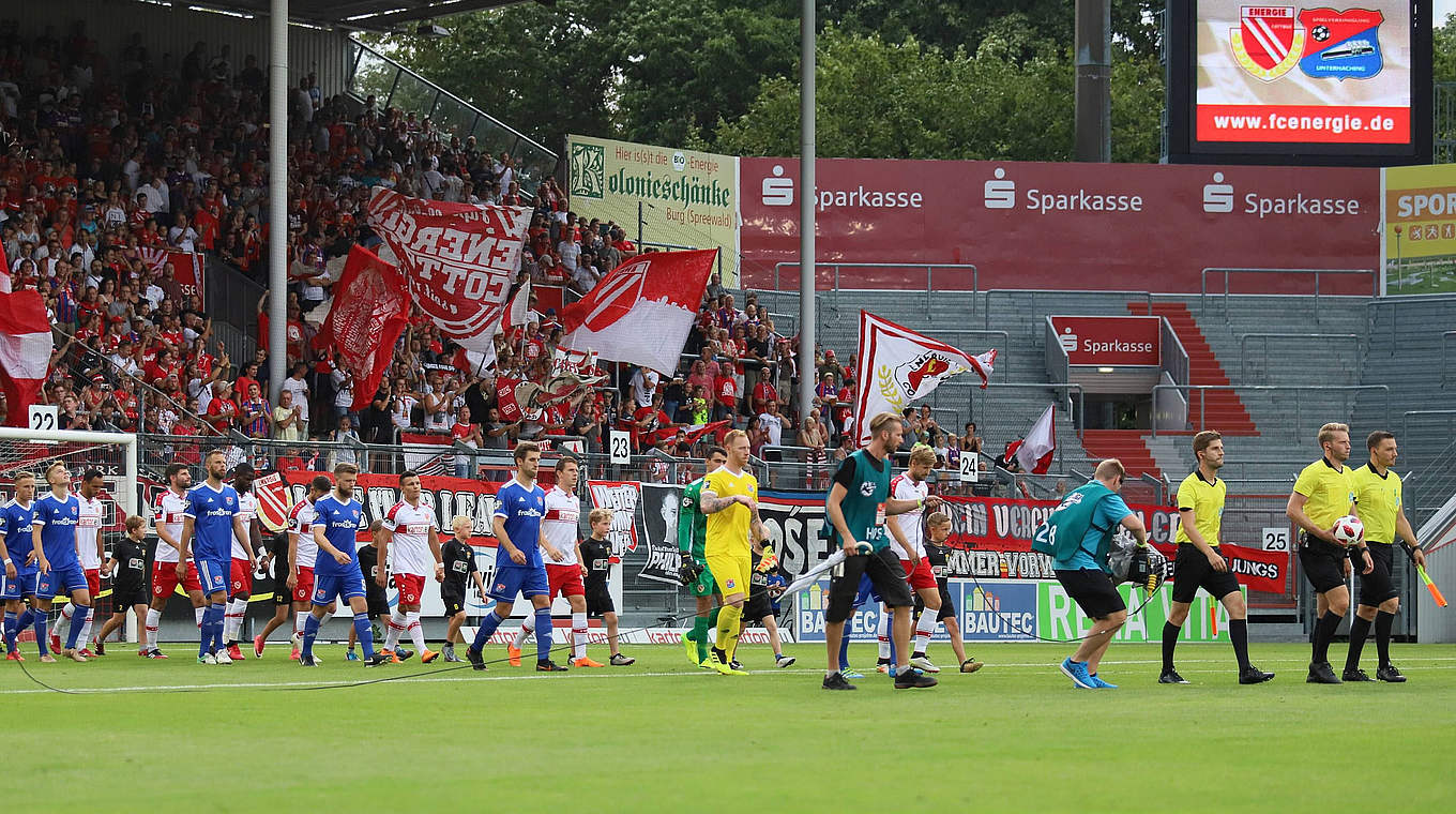 Duell der Ex-Bundesligisten: Im Hinspiel trennen sich beide Mannschaften 2:2 © imago/Steffen Beyer