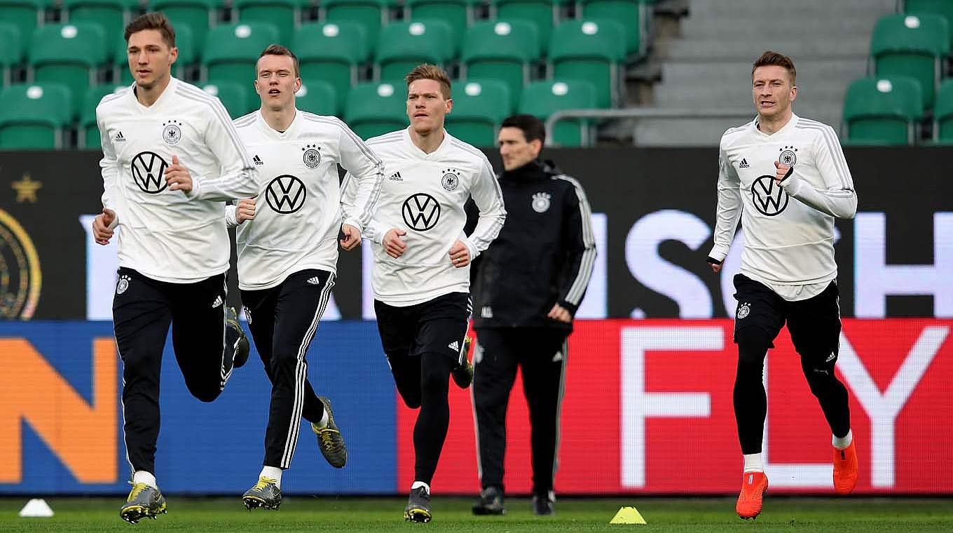Erstmals im Kreis der A-Nationalmannschaft dabei: Niklas Stark (l.) © 2019 Getty Images