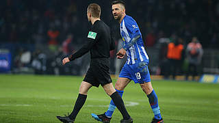 Sperre bestätigt: Herthas Vedad Ibisevic (r.) bleibt für drei Spiele gesperrt © imago images / Nordphoto