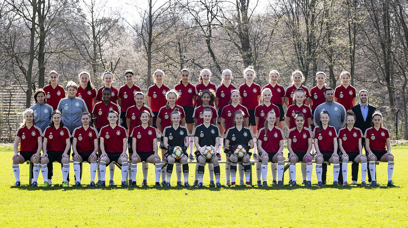 Wiegmann (M.l.): "Ich erwarte, dass wir uns spielerisch gut und robust präsentieren" © GettyImages