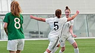 Die U 17-Juniorinnen haben in der 2. EM-Qualifikationsrunde auch ihr zweites Spiel gewonnen. Gegen Irland siegte die DFB-Auswahl mit 2:0. Hier gibt's die Bilder dazu. © 2019 Getty Images