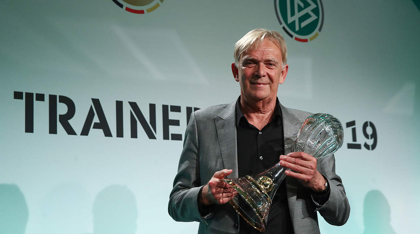 Volker Finke: "Diese Auszeichnung macht mich stolz und glücklich" © Getty Images