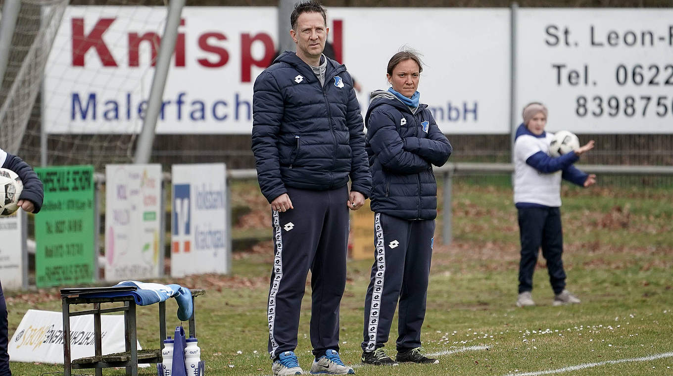 Warnt vor Meppen: Hoffenheims Trainerduo Siegfried Becker (l.) und Lena Forscht © imago images / foto2press