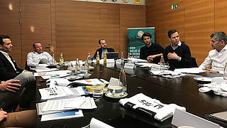 Erste Zusammenkunft: Der Beirat der Direktion Nationalmannschaften tagt in Frankfurt © DFB