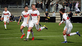 Die U 19 des VfB Stuttgart baute durch den 16. Saisonsieg ihren Vorsprung aus © imago images / Sportfoto Rudel