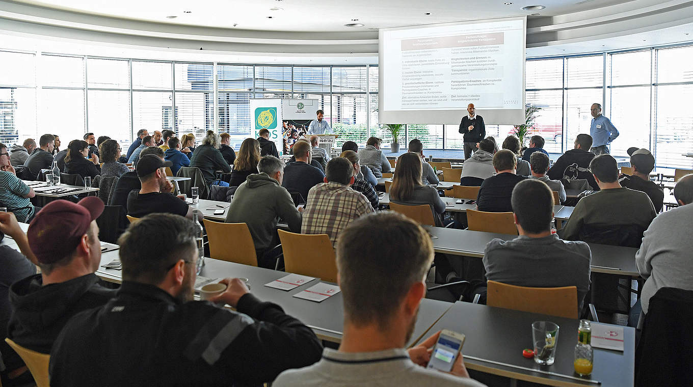 Das Programm beinhaltete verschiedene Fachvorträge und sechs Workshops © DFB