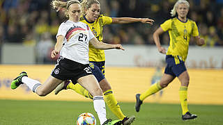 Bleibt ein weiteres Jahr bei Manchester City: Nationalspielerin Pauline Bremer (l.) © Getty Images