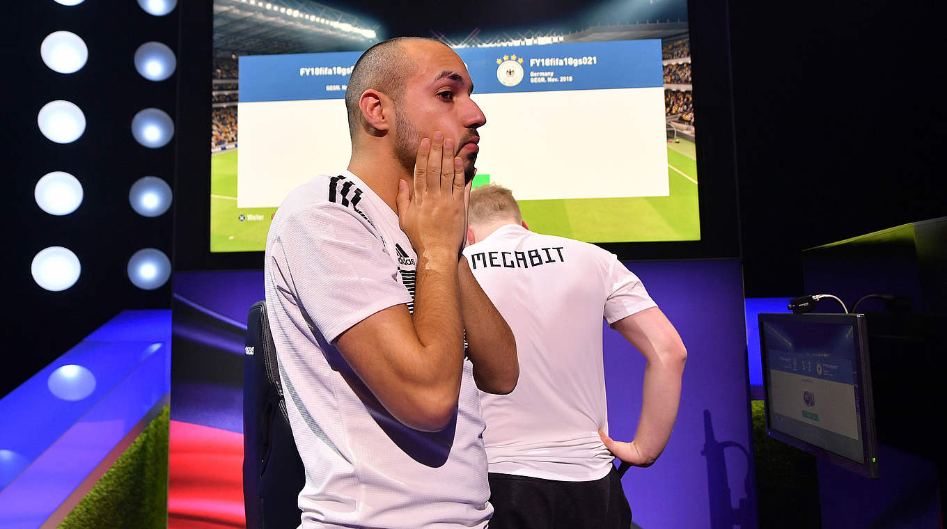 "MoAuba" (fore.) and "MegaBit" were the first pair to represent Germany at the FIFA eNations Cup. © 2019 FIFA