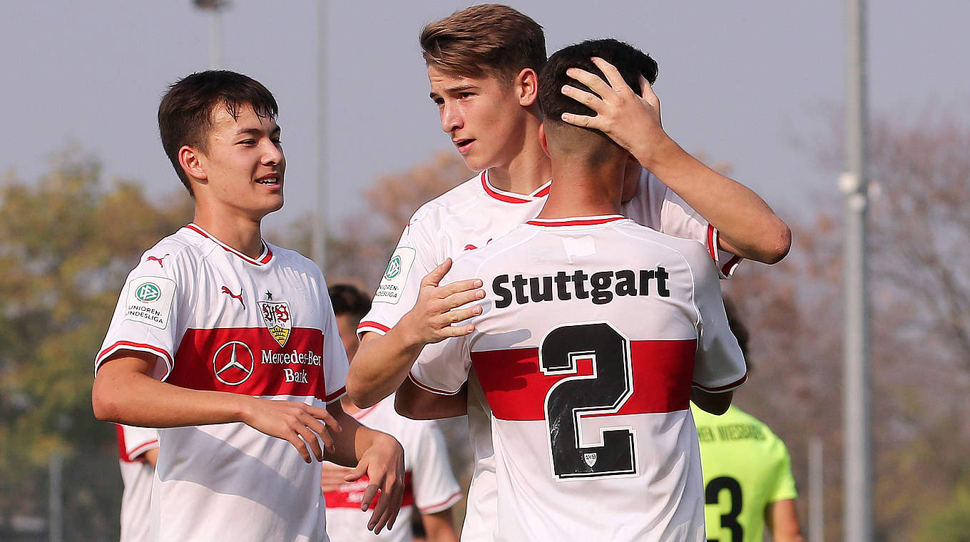 Mit zehn Treffern Torgarant für den VfB Stuttgart: Maurice Kramny (M.) © imago/Pressefoto Baumann