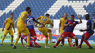 Tor aus dem Gewühl: Manuel Janzer trifft zum 1:0 für Braunschweig © TF-Images/Getty Images