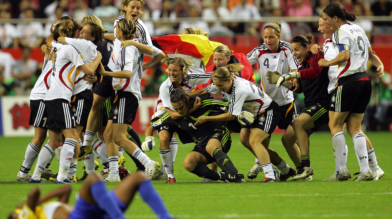 Heute Vor 15 Jahren Dfb Frauen Verteidigen Wm Titel Dfb Deutscher Fußball Bund Ev 