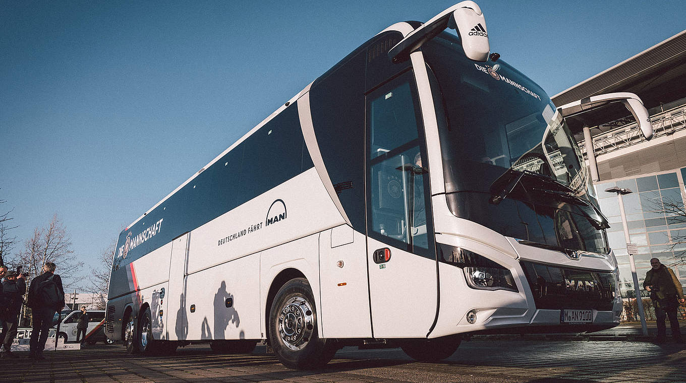 Neuzugang: Mit diesem Bus ist die Nationalmannschaft nun unterwegs © Â© Philipp Reinhard, 2018