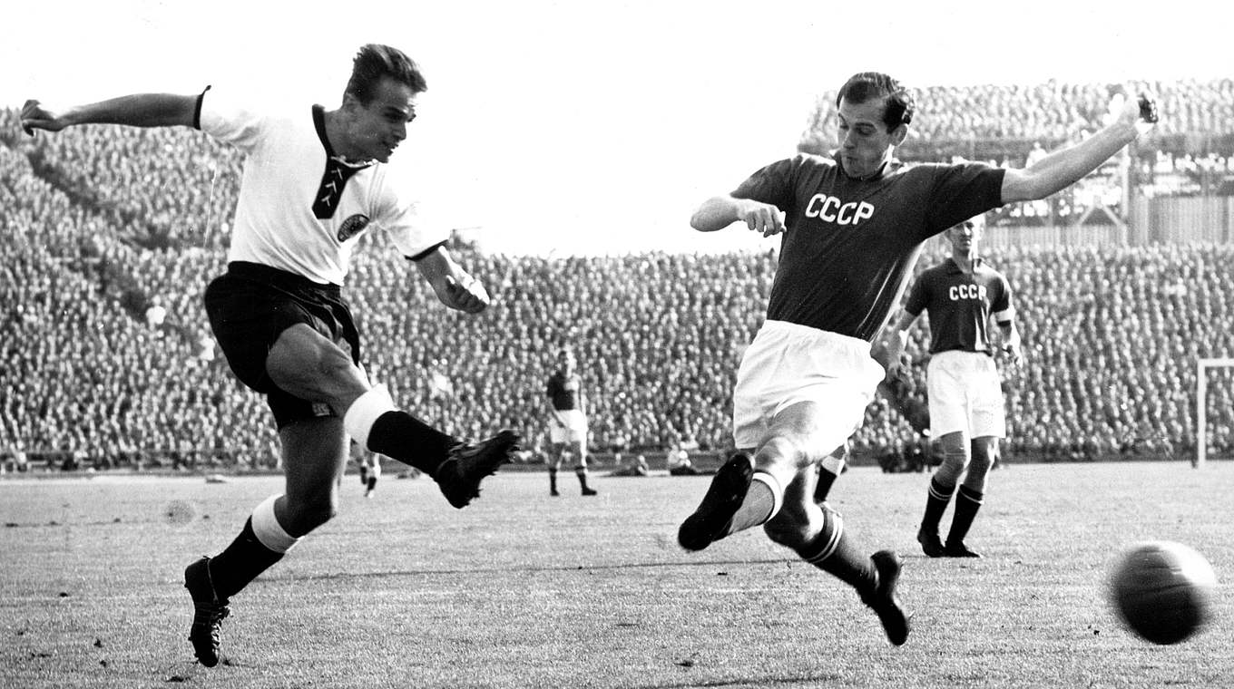 Beste Partie: Erwin Waldner (l.) im Länderspiel gegen die Sowjetunion 1956 © dpa