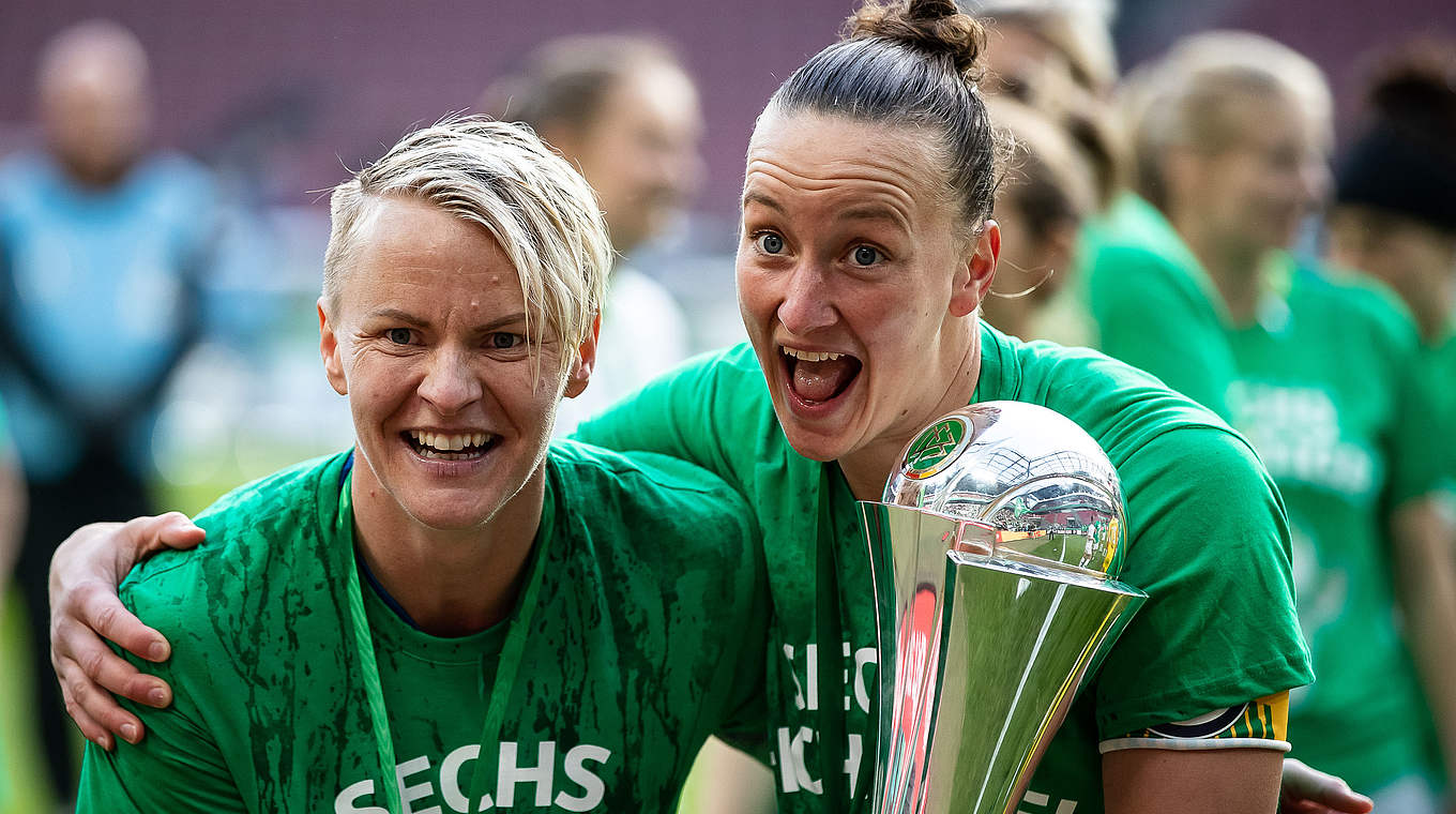 Wolfsburgs Almuth Schult (r.) und Nilla Fischer überglücklich: "Dürfen wir feiern?" © Getty Images