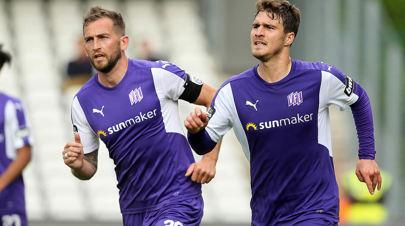 Sein Treffer reicht dem VfL  nicht zum Sieg gegen Rostock: Torjäger Benjamin Girth (r.) © 2019 Getty Images