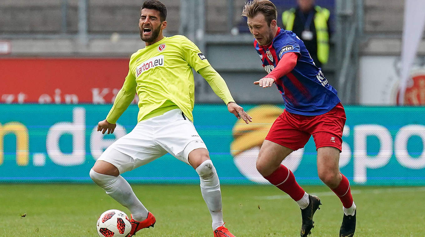 Es wird sich nichts geschenkt: Jürgen Gjasula (l.) im Zweikampf mit Connor Krempicki © imago images / MaBoSport