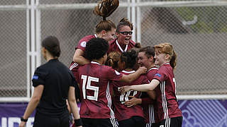 Viermal Jubel in Albena: Die U 17-Juniorinnen starten mit einem klaren Sieg © Getty Images