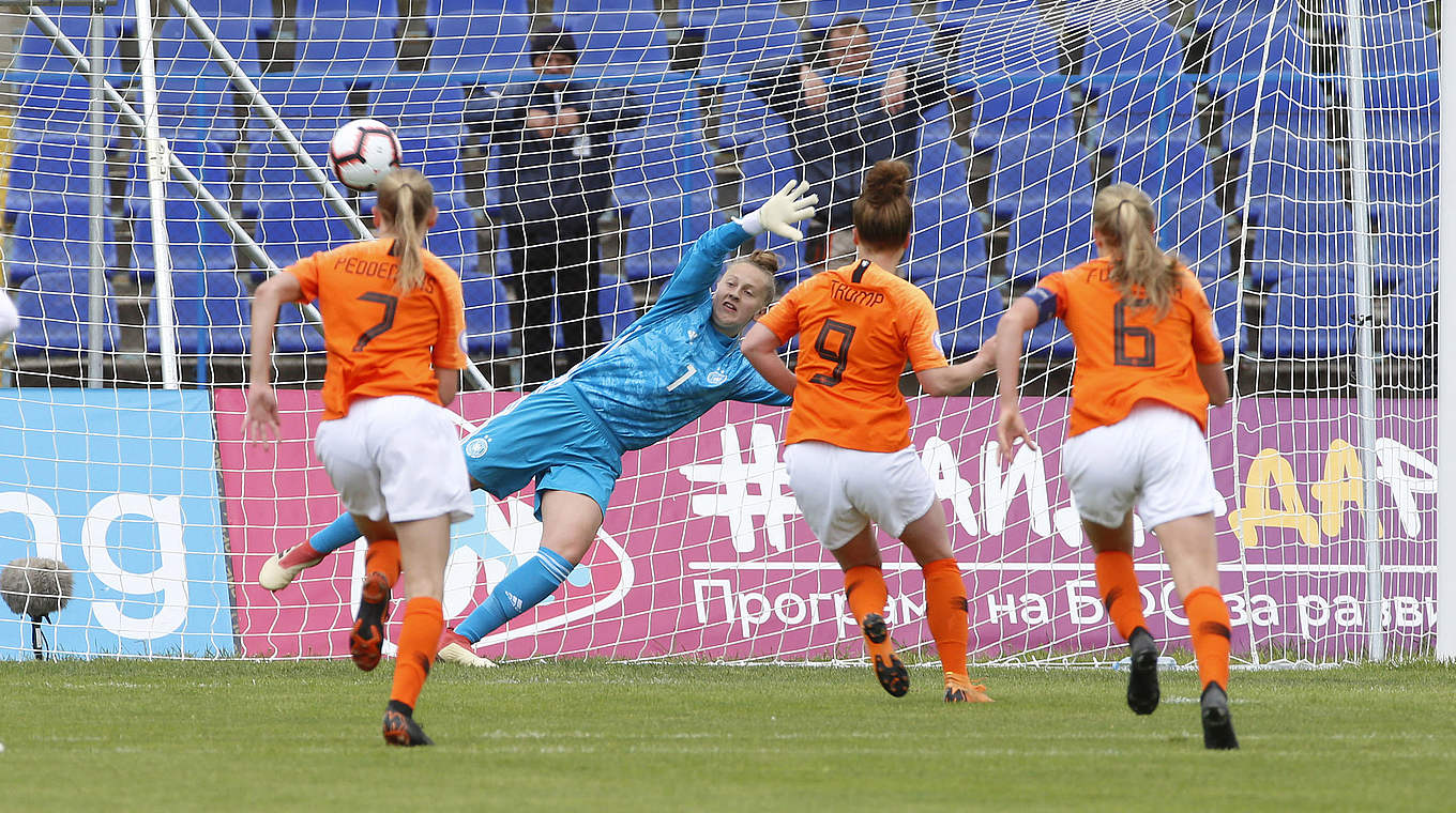 Nikita Tromp with safe hands for Holland in the net © 2019 Getty Images