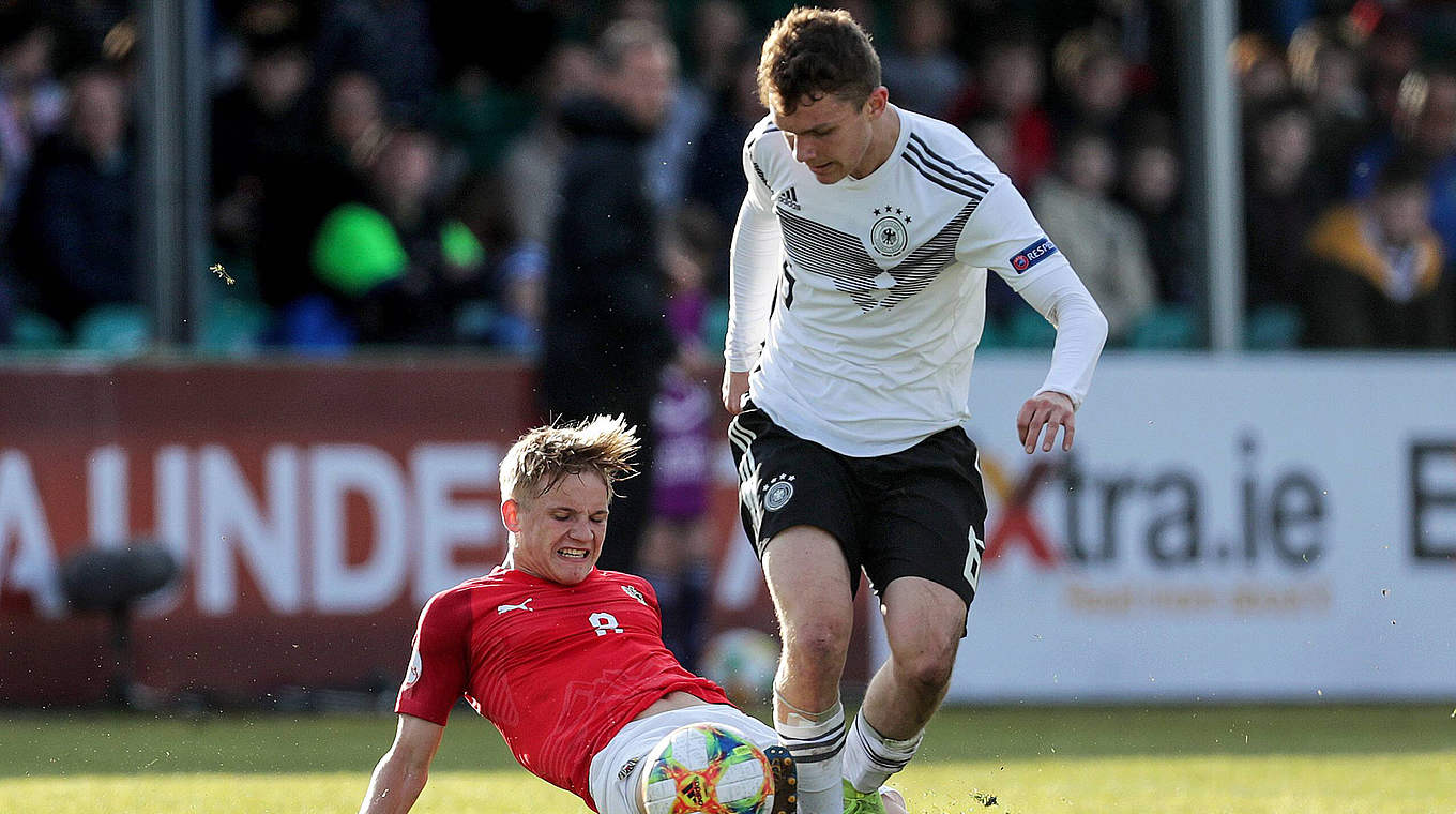 Germany's Jordan Meyer battles for the ball. © imago images / Inpho Photography