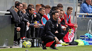 Stuttgarts Trainer Daniel Teufel (v.): 