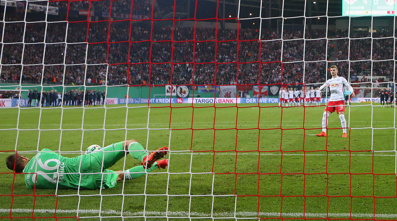 Die Parade zum Sieg: Sven Ulreich hält 2018 im Elfmeterschießen gegen Timo Werner © 2017 Getty Images