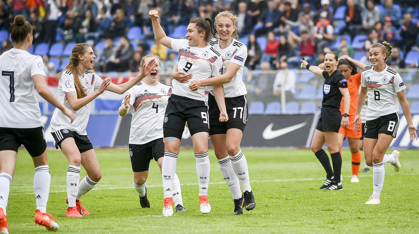 Jubel über das 1:0 für Deutschland: Torschützin Sophie Weidauer (Nr. 9) © GettyImages