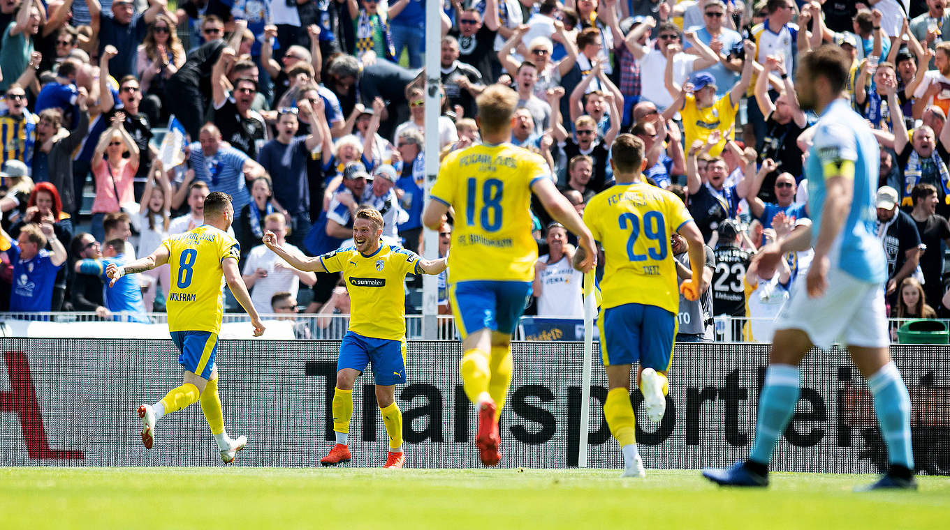 Jubel in Jena: Florian Brügmann trifft zum 2:0 © imago images / Christoph Worsch