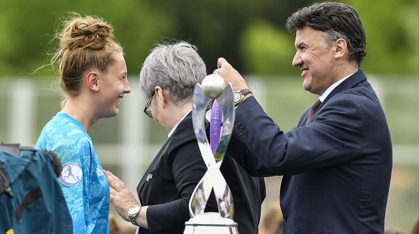 Europameisterin Pauline Nelles (l.): "Ich habe eine geile Europameisterschaft gespielt" © 2019 Getty Images