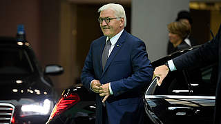 Zu Gast in Grassau bei den DFB-Frauen: Bundespräsident Frank-Walter Steinmeier © GettyImages