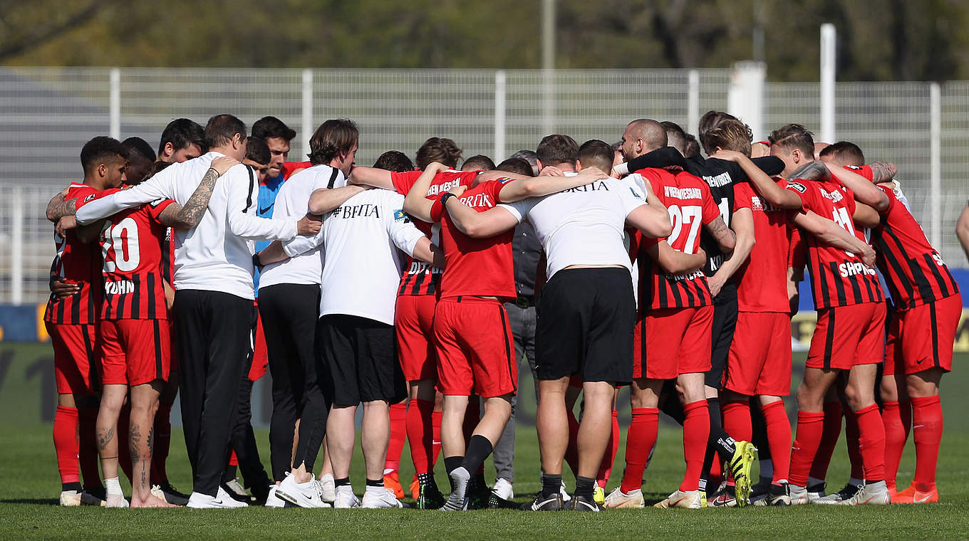 Rehm und das Team: "Klar, dass wir in der Relegation nicht mit elf Spielern auskommen" © Getty Images