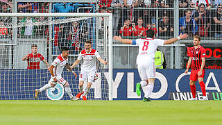 Jubel über den ersten von zwei Treffern: Torschütze Dario Lezcano (l.) dreht ab © Getty Images