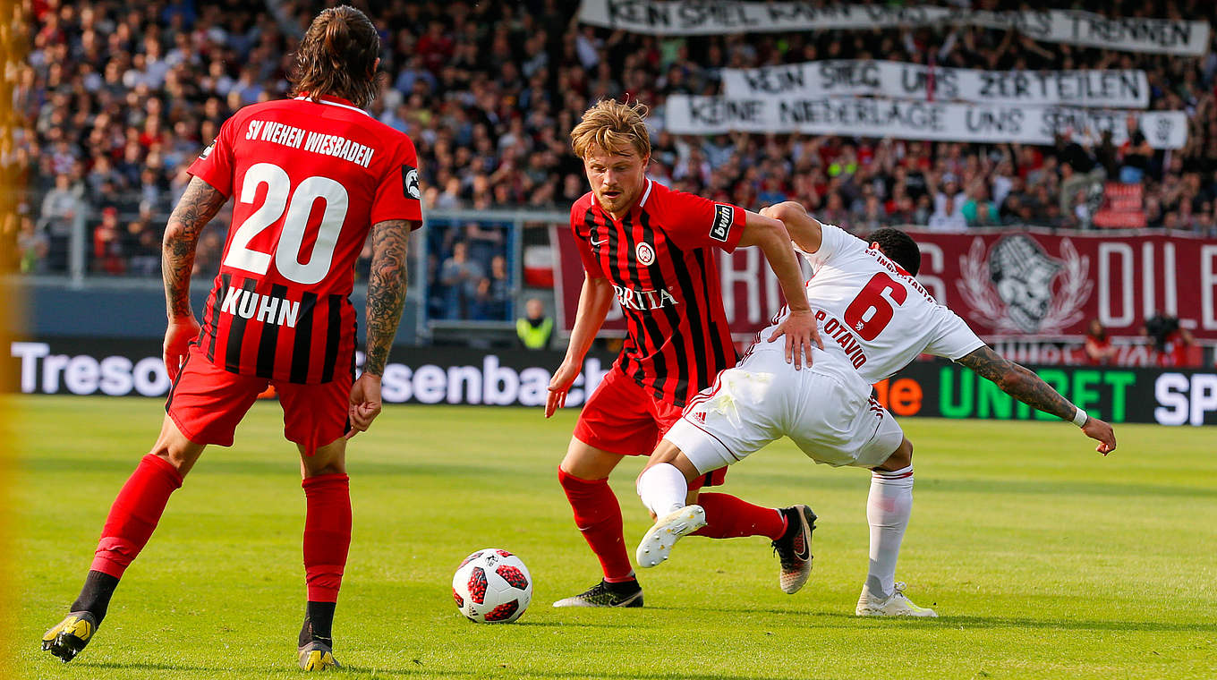 Verbissener Zweikampf: Wehen Wiesbaden und Ingolstadt spielen um die 2. Bundesliga © Getty Images