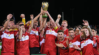 Zum dritten Mal DFB-Pokalsieger der Junioren: der VfB Stuttgart jubelt in Potsdam © Getty Images