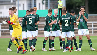 Verteidigt die Tabellenführung: Die U 17 des VfL Wolfsburg © imago/regios24