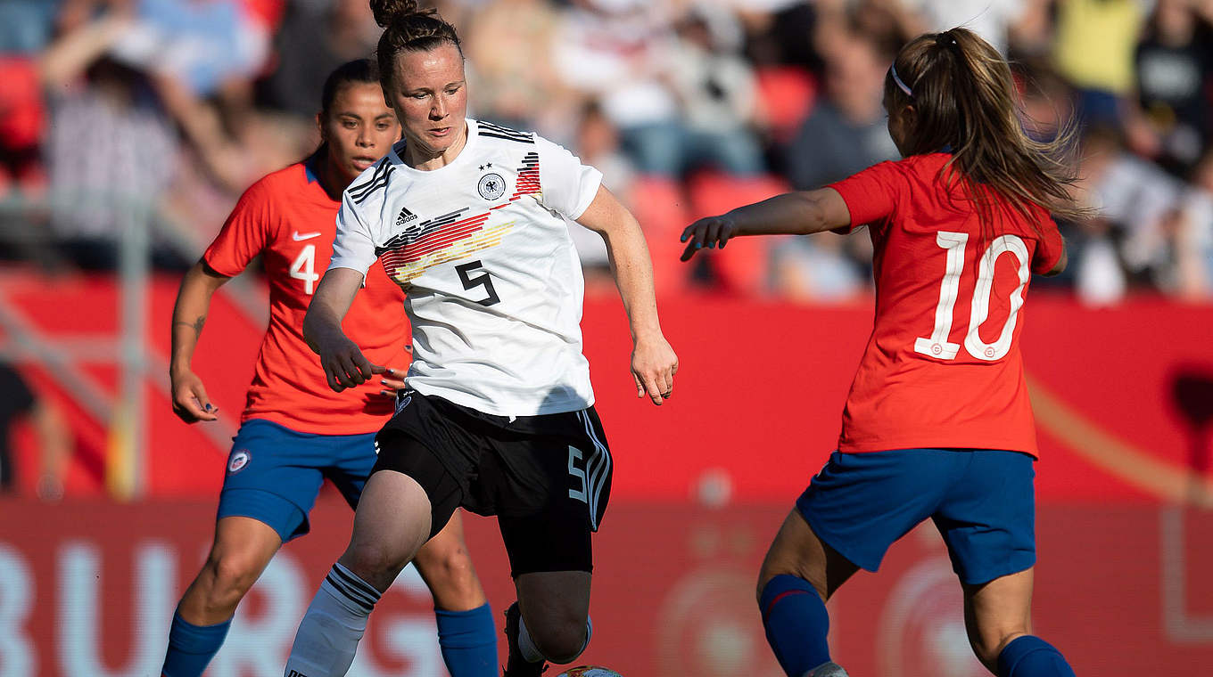 Überzeugt die Fans mit ihrer Leistung gegen Chile: Marina Hegering (M.) © GettyImages