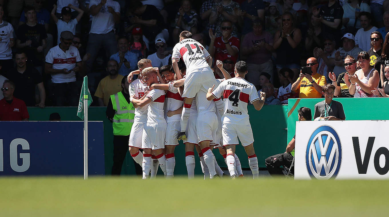 Da jubelt der VfB noch: Der Pokalsieger unterliegt dem BVB trotz Zwei-Tore-Führung © GettyImages