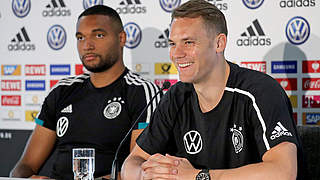 Manuel Neuer und Jonathan Tah (l.): 