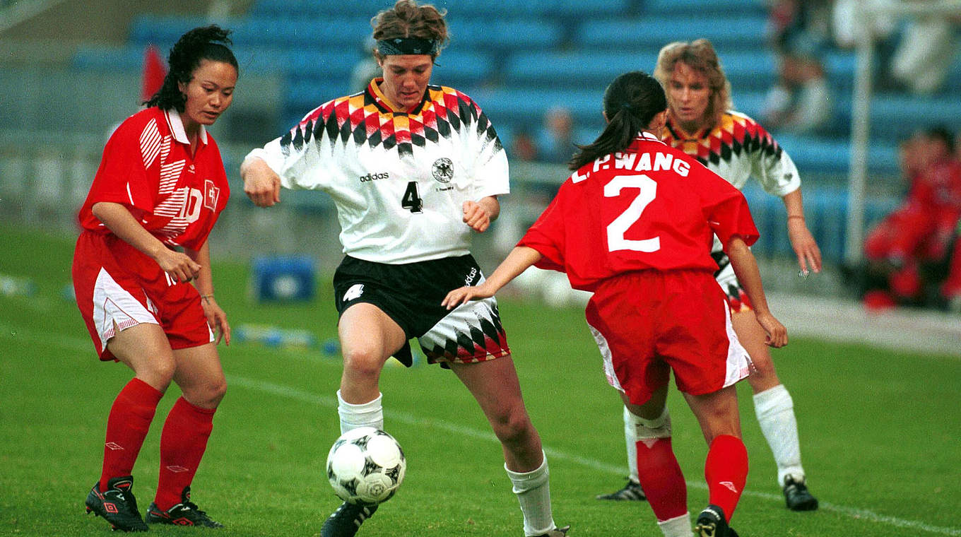 Einziges WM-Duell zwischen Deutschland und China: 1995 mit Pohlmann (Nr. 4) © imago/Magic