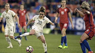 Tritt im November mit den DFB-Frauen in England an: Lina Magull (M.) © AFP/Getty Images