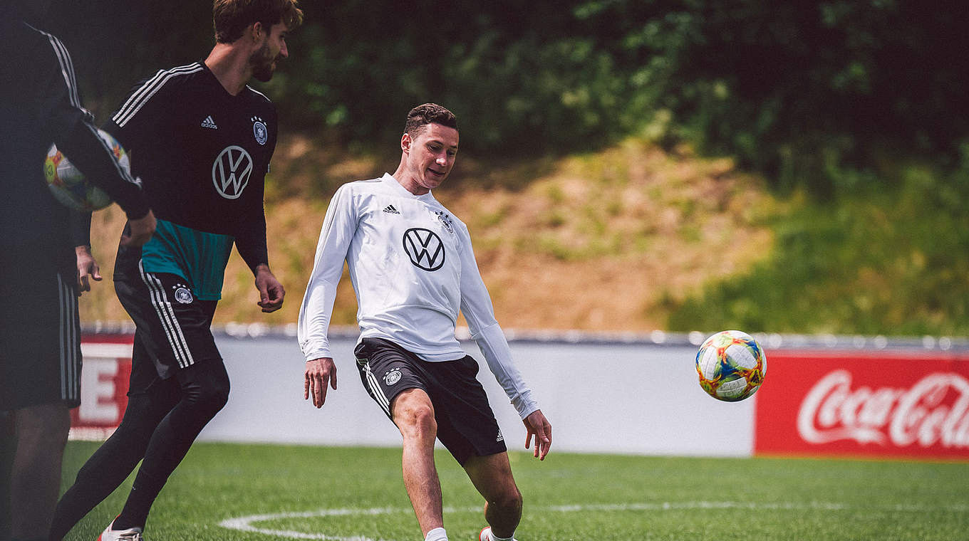 Julian Draxler: "Our goal is to take six points from both games."  © DFB / PHILIPPREINHARD.COM, 2019