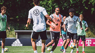 Behauptet im Training den Ball: Serge Gnabry © Â© Philipp Reinhard, 2018